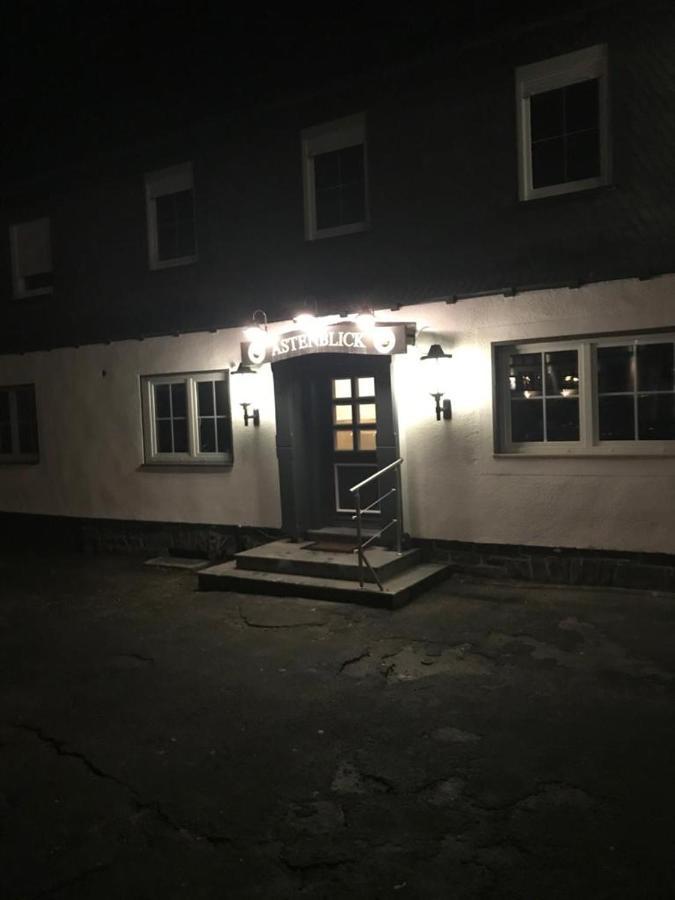 Haus Astenblick In Winterberg Fuer Bis Zu 35 Personen Fuer Wanderveranstaltungen Und Familienfeiern Dış mekan fotoğraf
