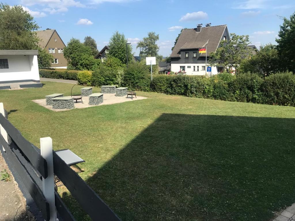 Haus Astenblick In Winterberg Fuer Bis Zu 35 Personen Fuer Wanderveranstaltungen Und Familienfeiern Dış mekan fotoğraf