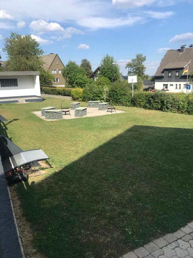 Haus Astenblick In Winterberg Fuer Bis Zu 35 Personen Fuer Wanderveranstaltungen Und Familienfeiern Dış mekan fotoğraf