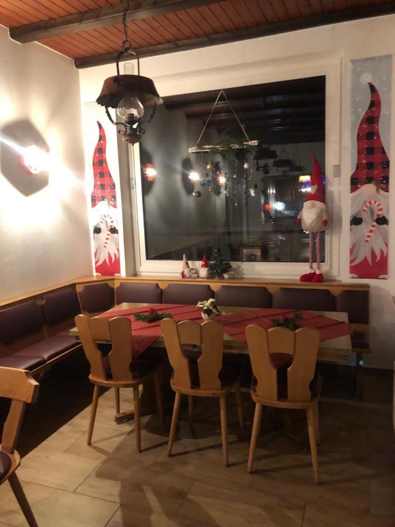 Haus Astenblick In Winterberg Fuer Bis Zu 35 Personen Fuer Wanderveranstaltungen Und Familienfeiern Dış mekan fotoğraf