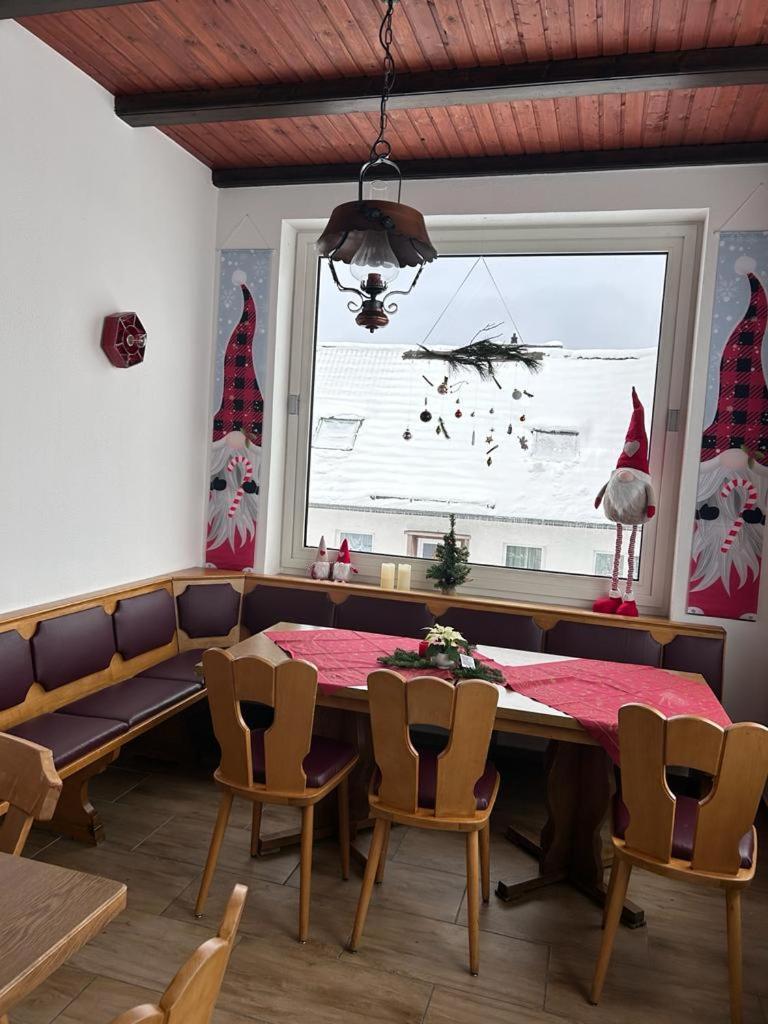 Haus Astenblick In Winterberg Fuer Bis Zu 35 Personen Fuer Wanderveranstaltungen Und Familienfeiern Dış mekan fotoğraf