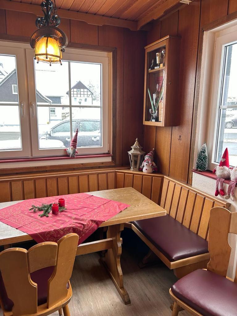 Haus Astenblick In Winterberg Fuer Bis Zu 35 Personen Fuer Wanderveranstaltungen Und Familienfeiern Dış mekan fotoğraf