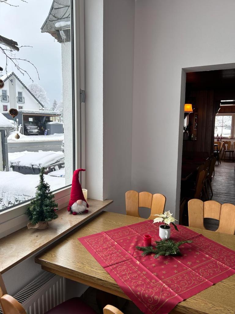 Haus Astenblick In Winterberg Fuer Bis Zu 35 Personen Fuer Wanderveranstaltungen Und Familienfeiern Dış mekan fotoğraf