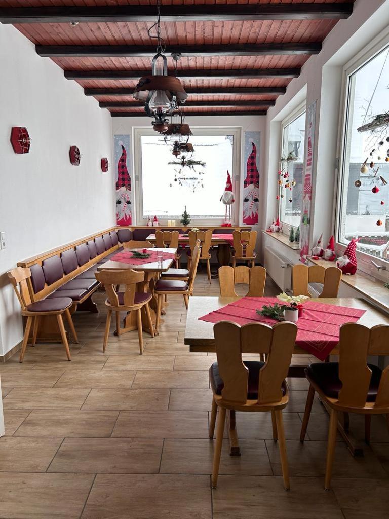 Haus Astenblick In Winterberg Fuer Bis Zu 35 Personen Fuer Wanderveranstaltungen Und Familienfeiern Dış mekan fotoğraf